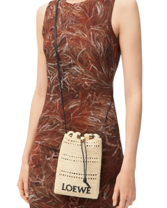 Drawstring pocket in raffia